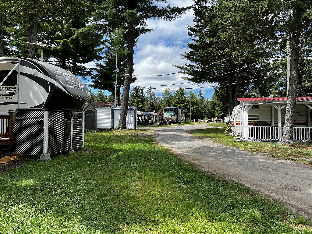 Camping Du Lac Blais - Saint-Étienne-des-Grès, Québec - RoadCamp